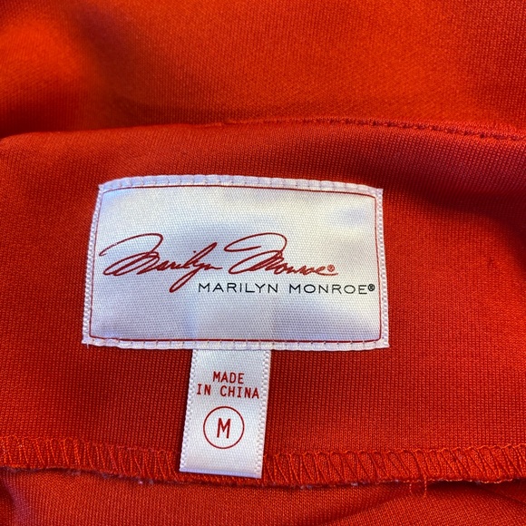 Marilyn Monroe Red Pencil Skirt - Picture 5 of 7